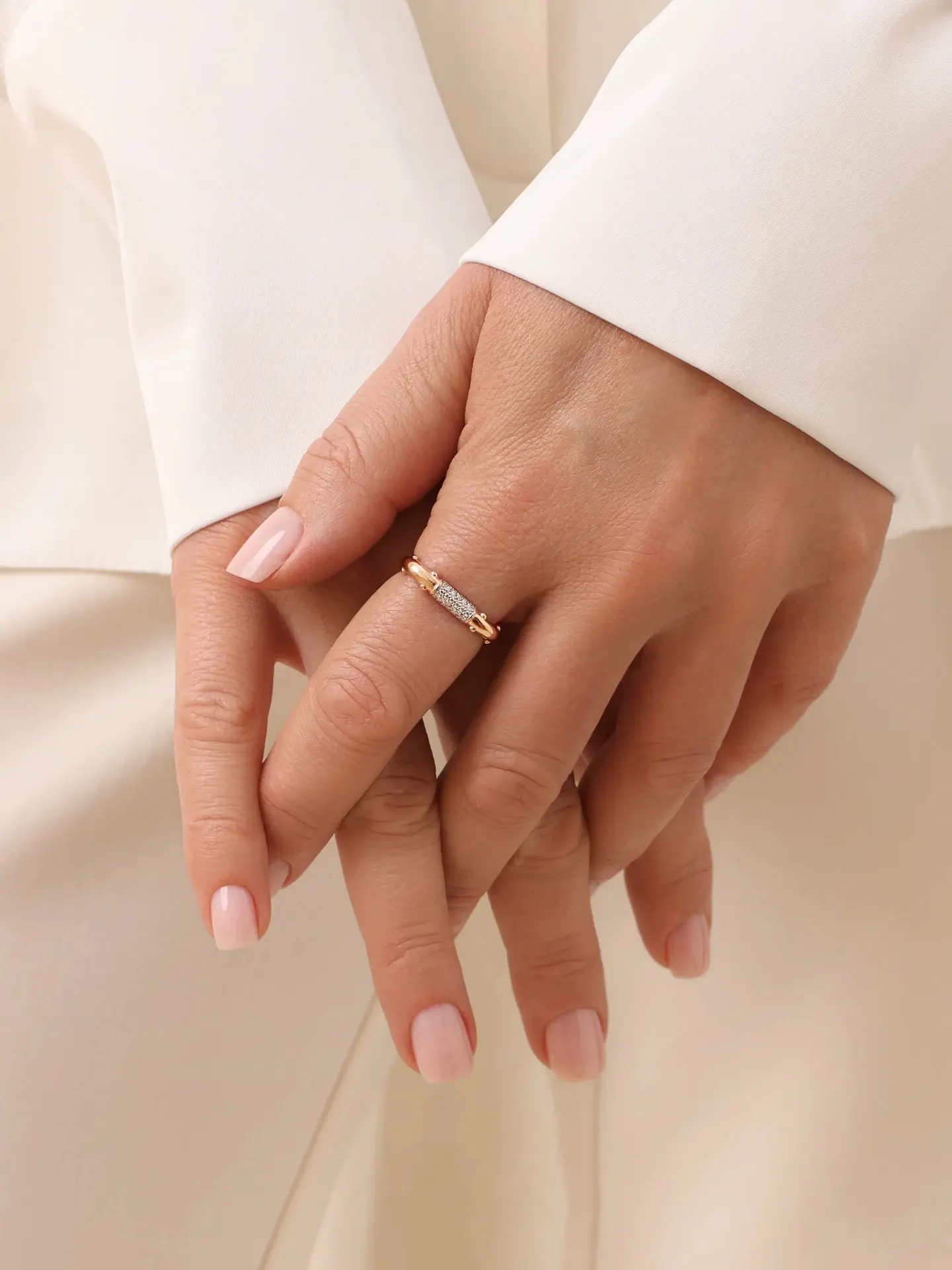 💍 Это кольцо — доказательство того, что смелый дизайн и идеальная посадка могут сущест...