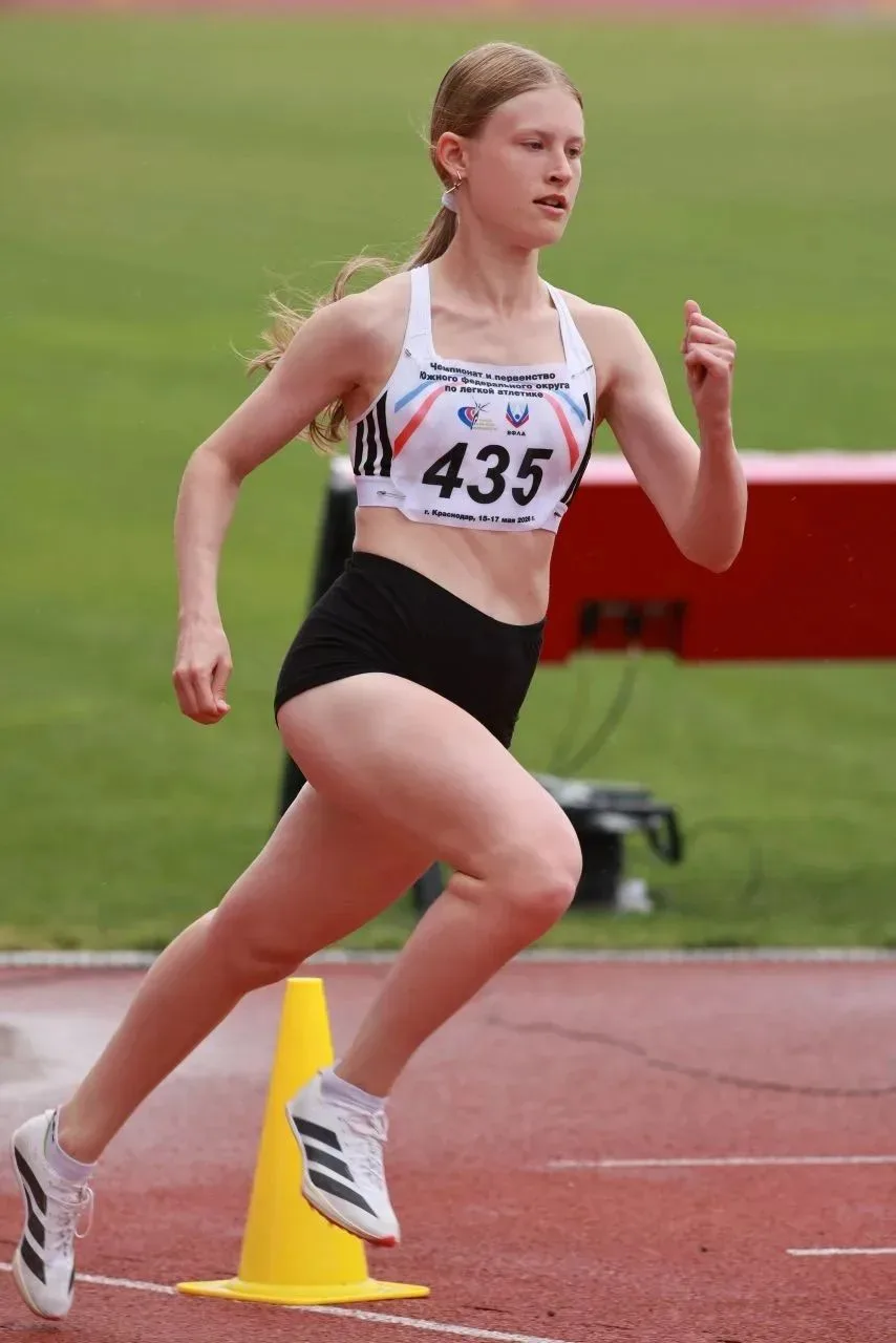 🏃‍♀️🏆 Новые победы и личные рекорды наших спортсменов!  В Краснодаре прошло Первенство Южного федера