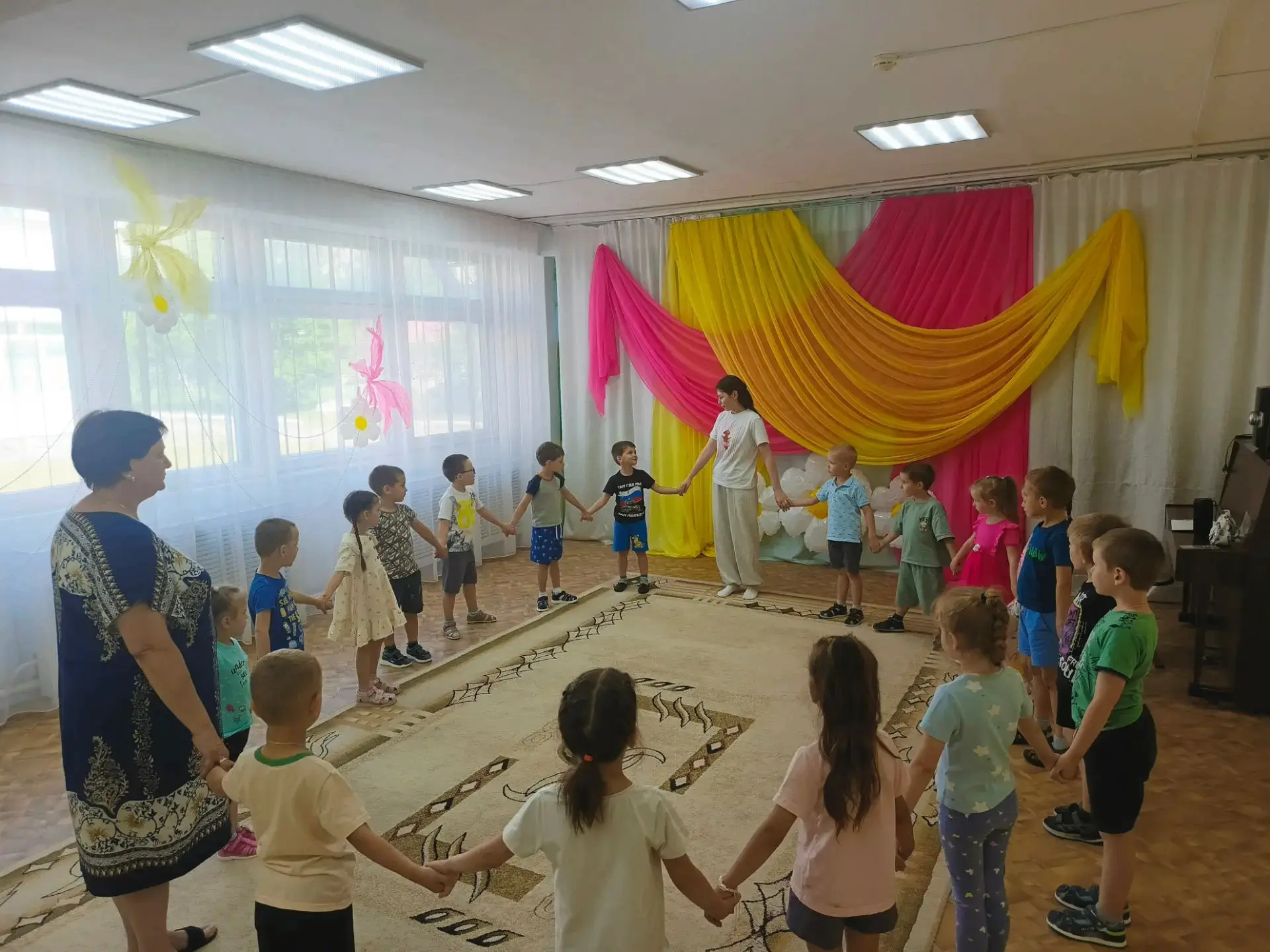В детском саду «Улыбка» п. Зеленогорский царила атмосфера дружбы и веселья! 🎉 Педагог-организатор М