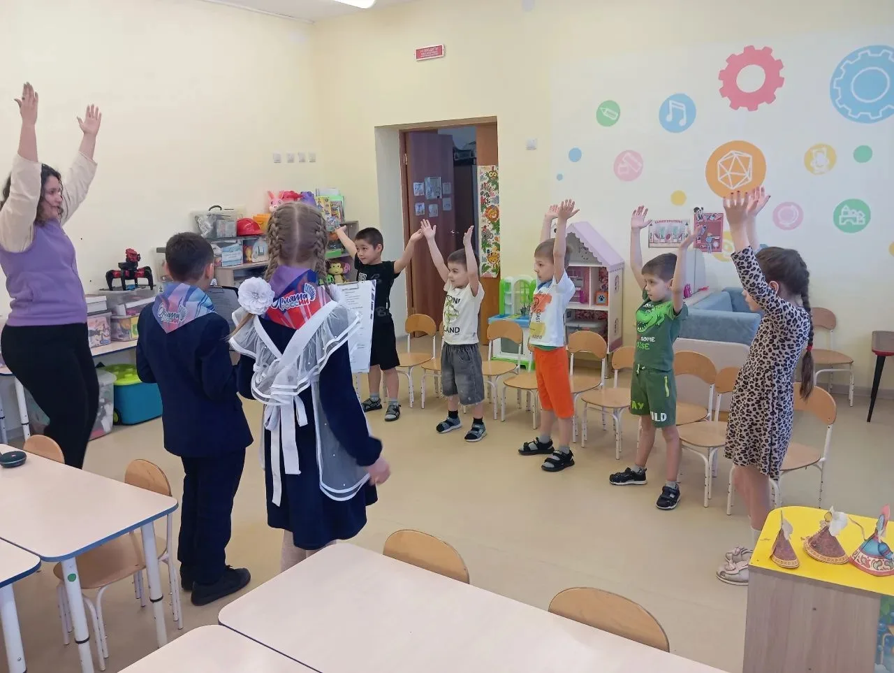 🦅 Орлята учат орлят!

В рамках замечательного проекта «Орлята дошколята» наши старшеклассники из 4А