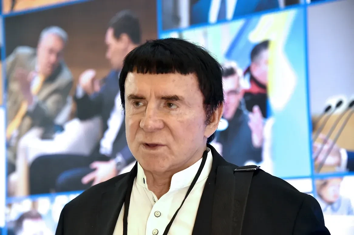 В России снимут байопик о Кашпировском