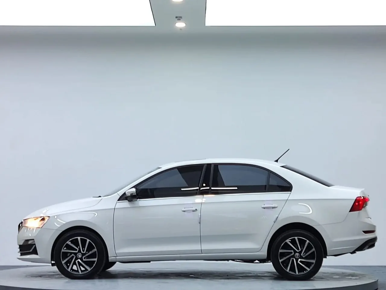 ⚡️SKODA RAPID - можно купить сейчас из Китая! 

Надежный европейский седан от Skoda с классическим А
