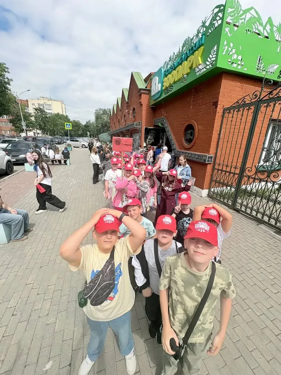 В мире дикой природы 🦁

☀️Для ребят из лагеря «Город солнца» поездка в Зоопарк стала настоящим погр