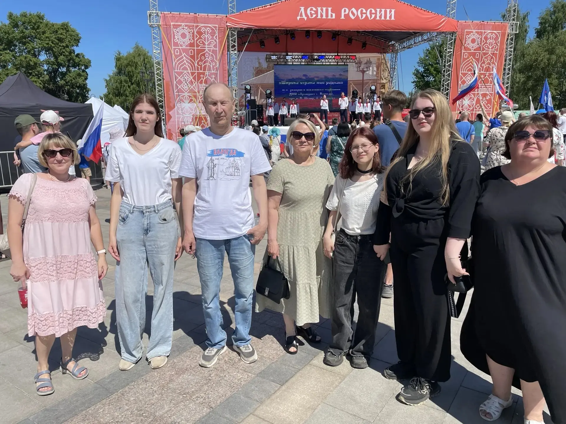 Школьная делегация на Кремлевской площади: торжества в честь страны. 

В День России, 1️⃣2️⃣ июня, д