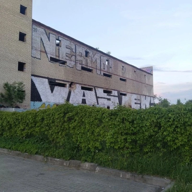 Стала известна судьба 12‑летнего мальчика, который сорвался с верхнего этажа заброшенного гаражного 