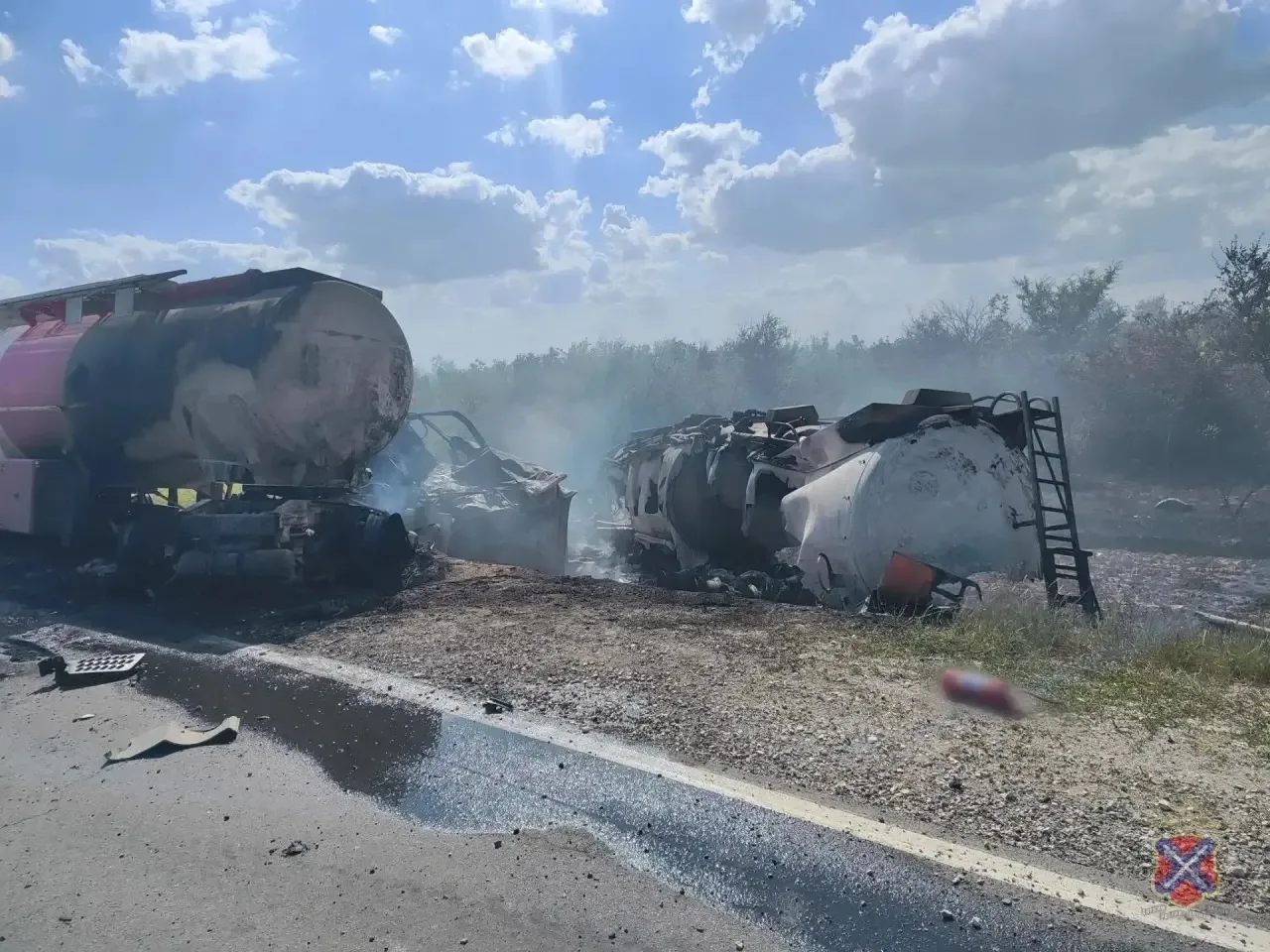 🚨Два человека погибли в ДТП с грузовиками на трассе Р-228 в Дубовском районе.

По предварительной и