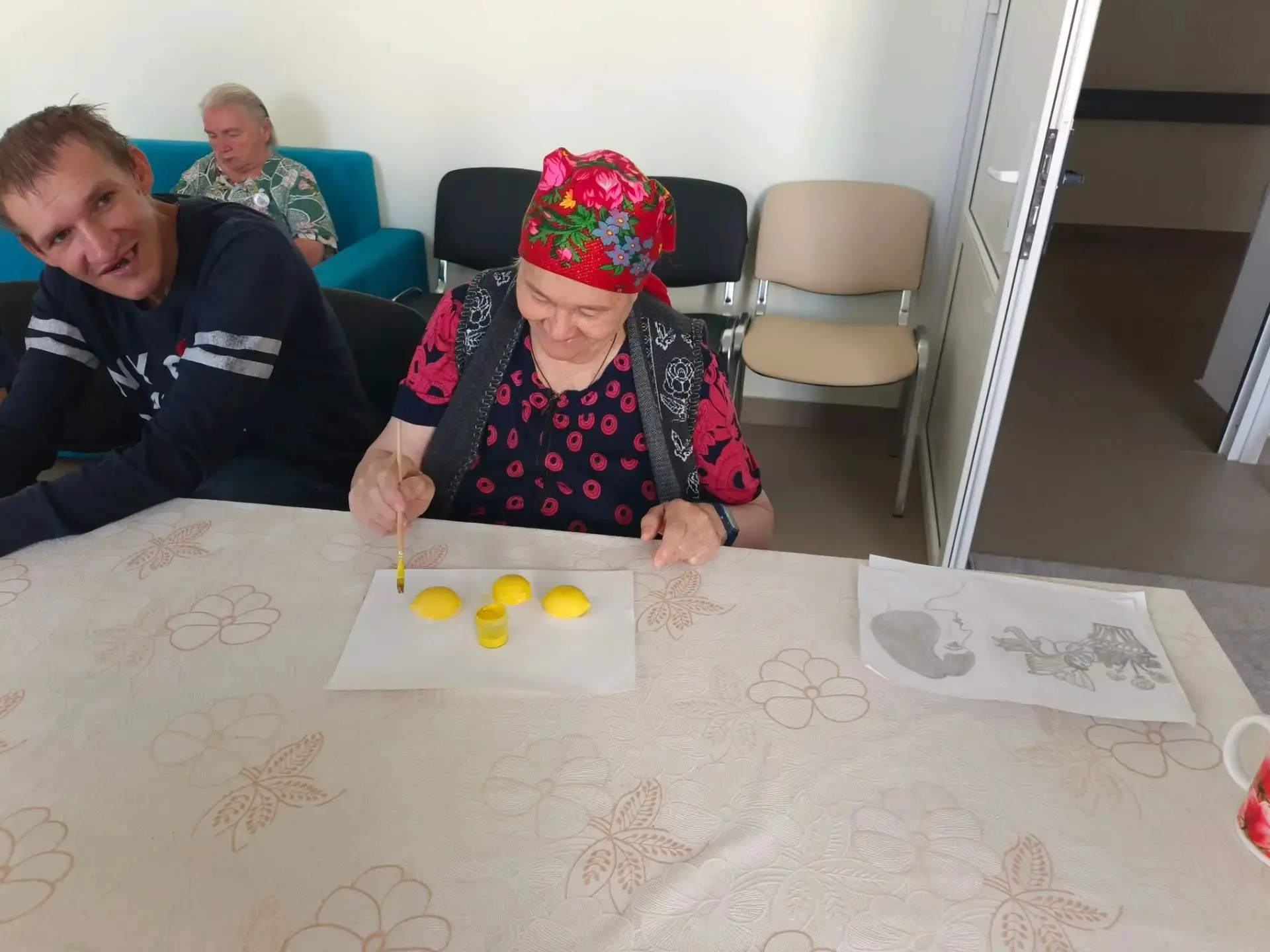 🍋 Творчество без границ: ваза с солнечным настроением!