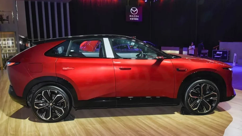 🇨🇳 Премьера обновлённой Mazda CX-6e — лидар над лобовым стеклом