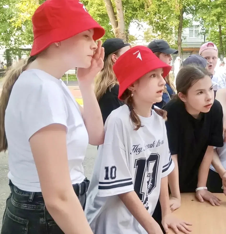 ВЕКТОР ДОВЕРИЯ  📍Активисты «Движения Первых» из корпусов на #Лескова3к3 и #Корнейчука52а приняли уча