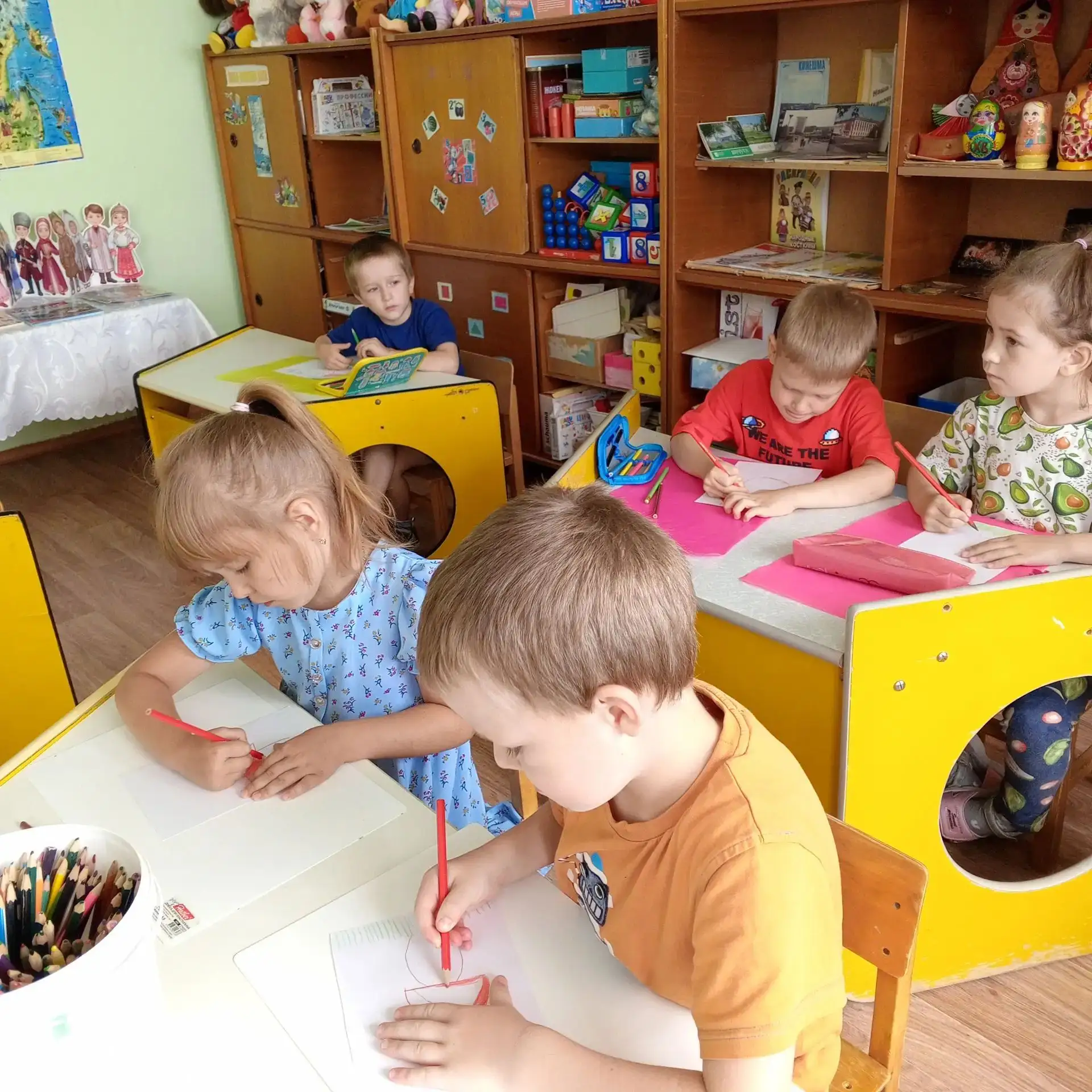 С 13 по 17 июля в нашем детском саду проходила Тематическая неделя "В гости к писателям". В течение 