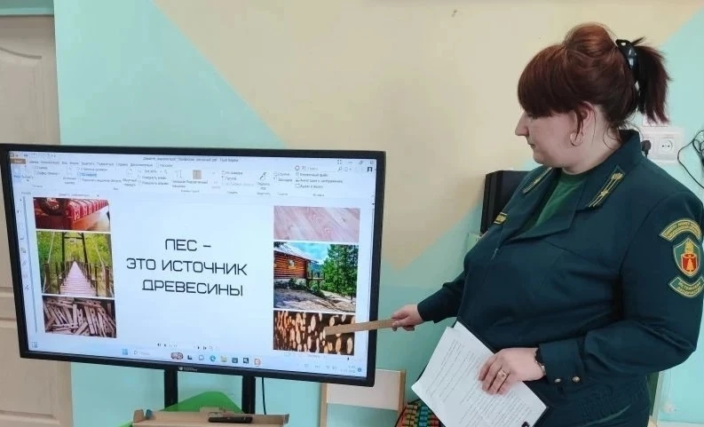 Социально-коммуникативное развитие "Знакомство с профессией Лесничий"  Цель: сформировать понимание 