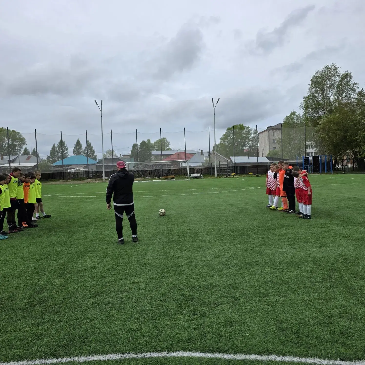 ⚽ 25 мая - Всемирный день футбола
⚽ 19 июня - Всемирный день детского футбола

Такое количество важн