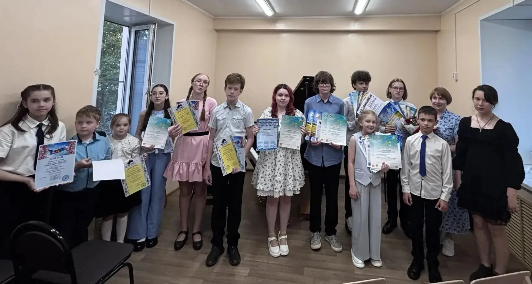 Концертно-конкурсные кадры уходящего учебного года класса преподавателя Марины Владимир...