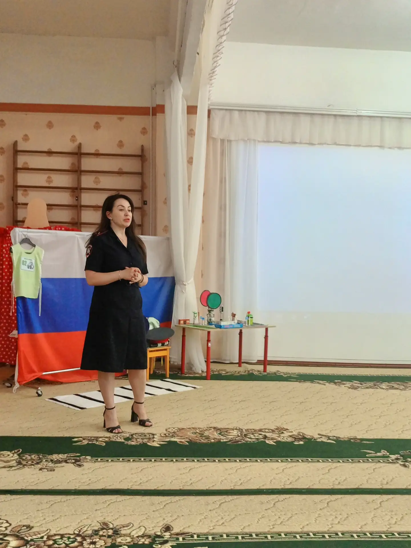 👮‍♀ Без паники, только безопасность: что рассказала детям старший лейтенант Вайцель

Знакомство с ч