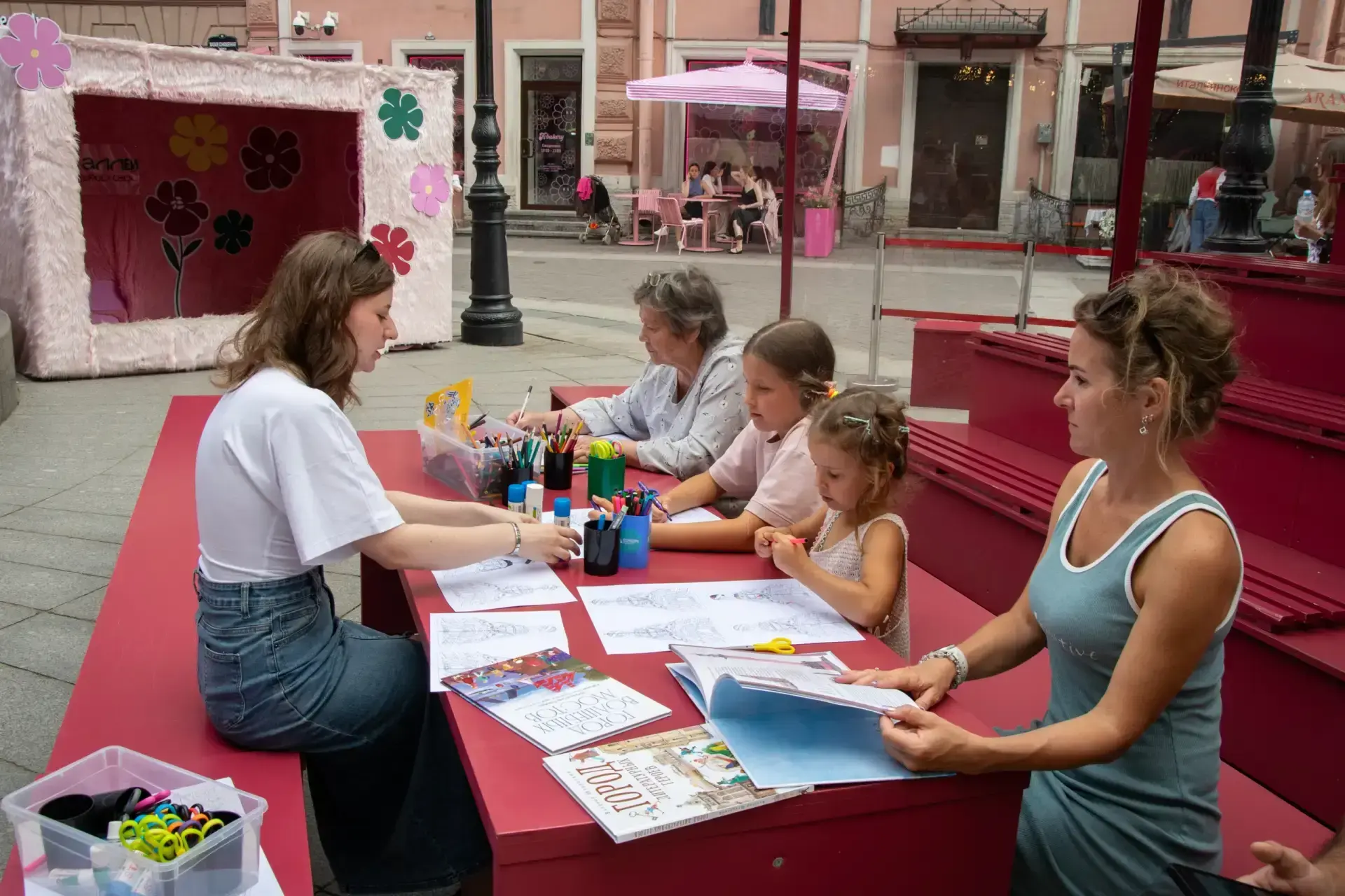 🔶 «Книжные аллеи» вновь становятся сердцем культурной жизни города: эта неделя проходит под названи