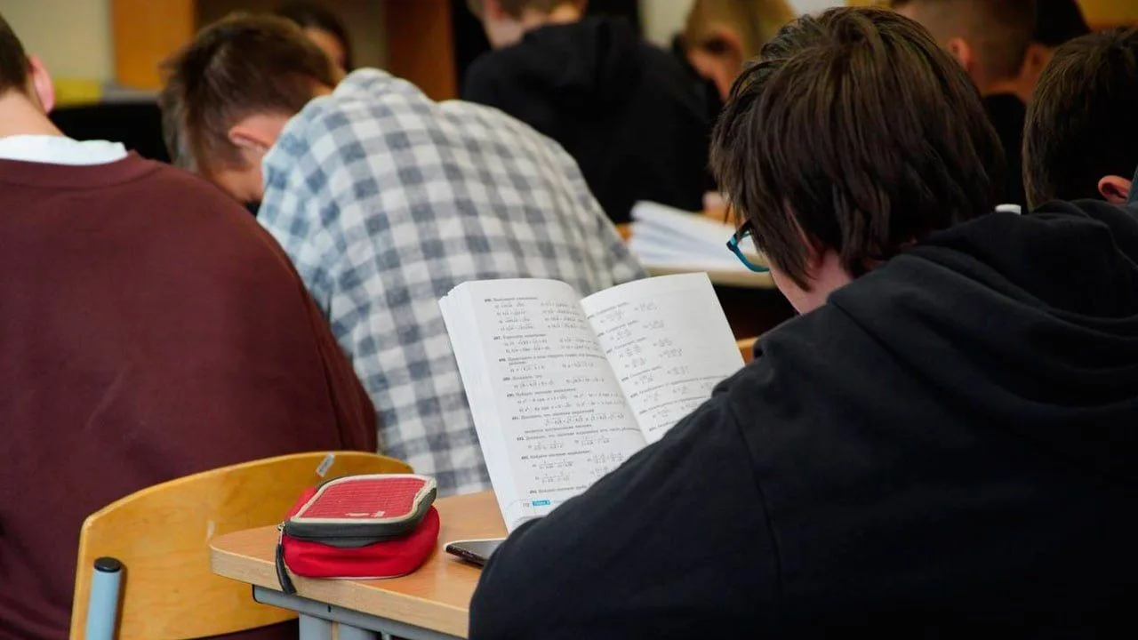 🏫В школах увеличили количество часов на начальную военную подготовку, сообщили в Минпр...