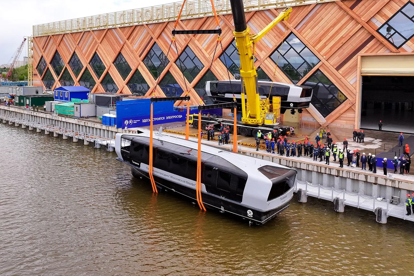 НА МОСКОВСКОЙ ВЕРФИ СПУЩЕНЫ НА ВОДУ ПЕРВЫЕ ЧЕТЫРЕ ЭЛЕКТРОСУДНА ПРОЕКТА «МОСКВА 1.0»  В Нагатинском З