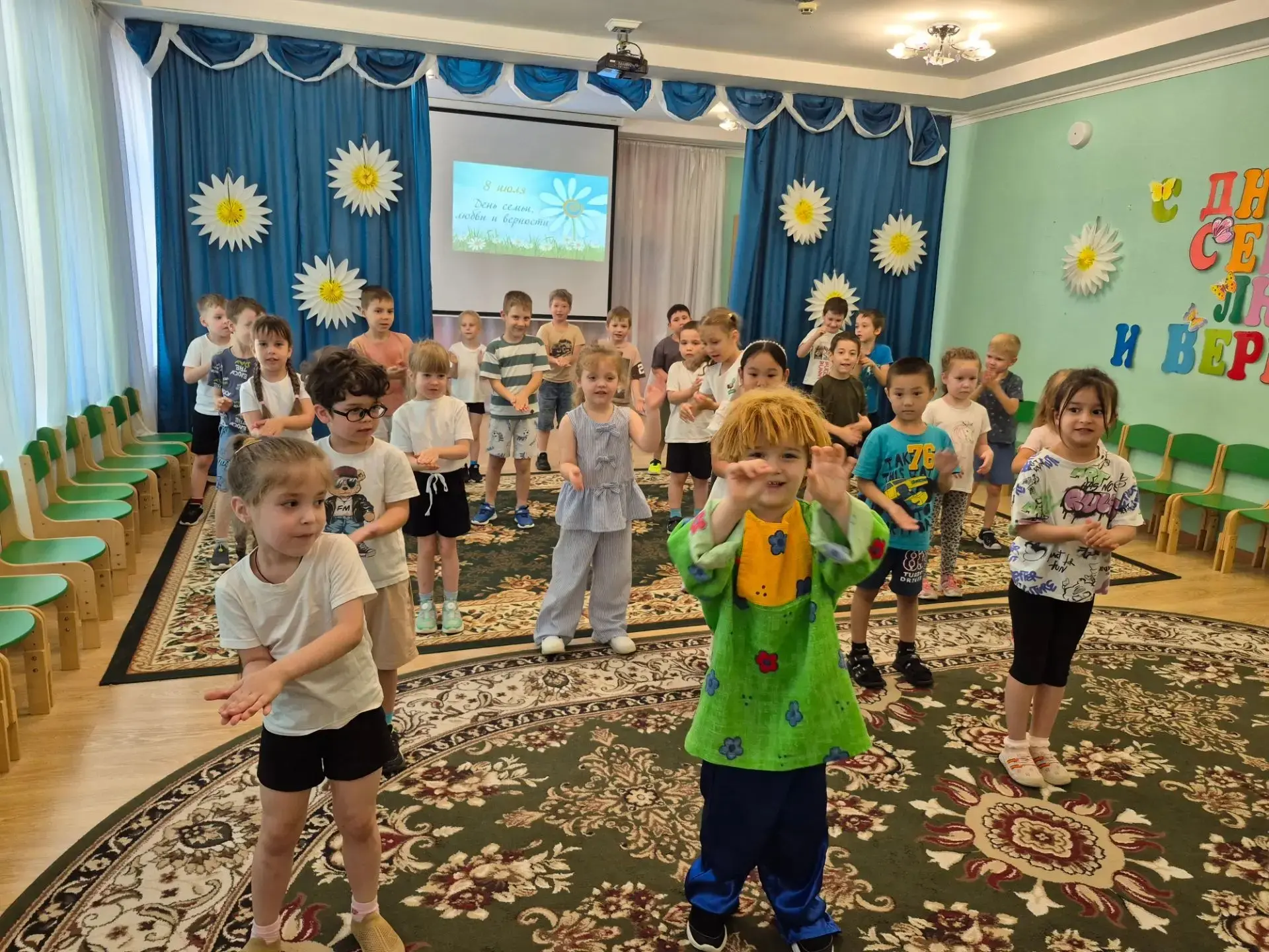 👨‍👩‍👧‍👦 «Спор: кто важнее в семье?» — этот вопрос задали себе ученики на празднике ко Дню семьи,