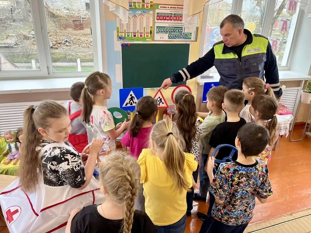 🚔Сотрудники Каменской Госавтоинспекции провели увлекательное мероприятие для юных участников дорожно