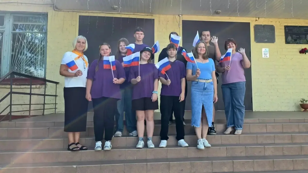 Сегодня наши обучающиеся вышли на улицы города, чтобы стать частью большой всероссийско...