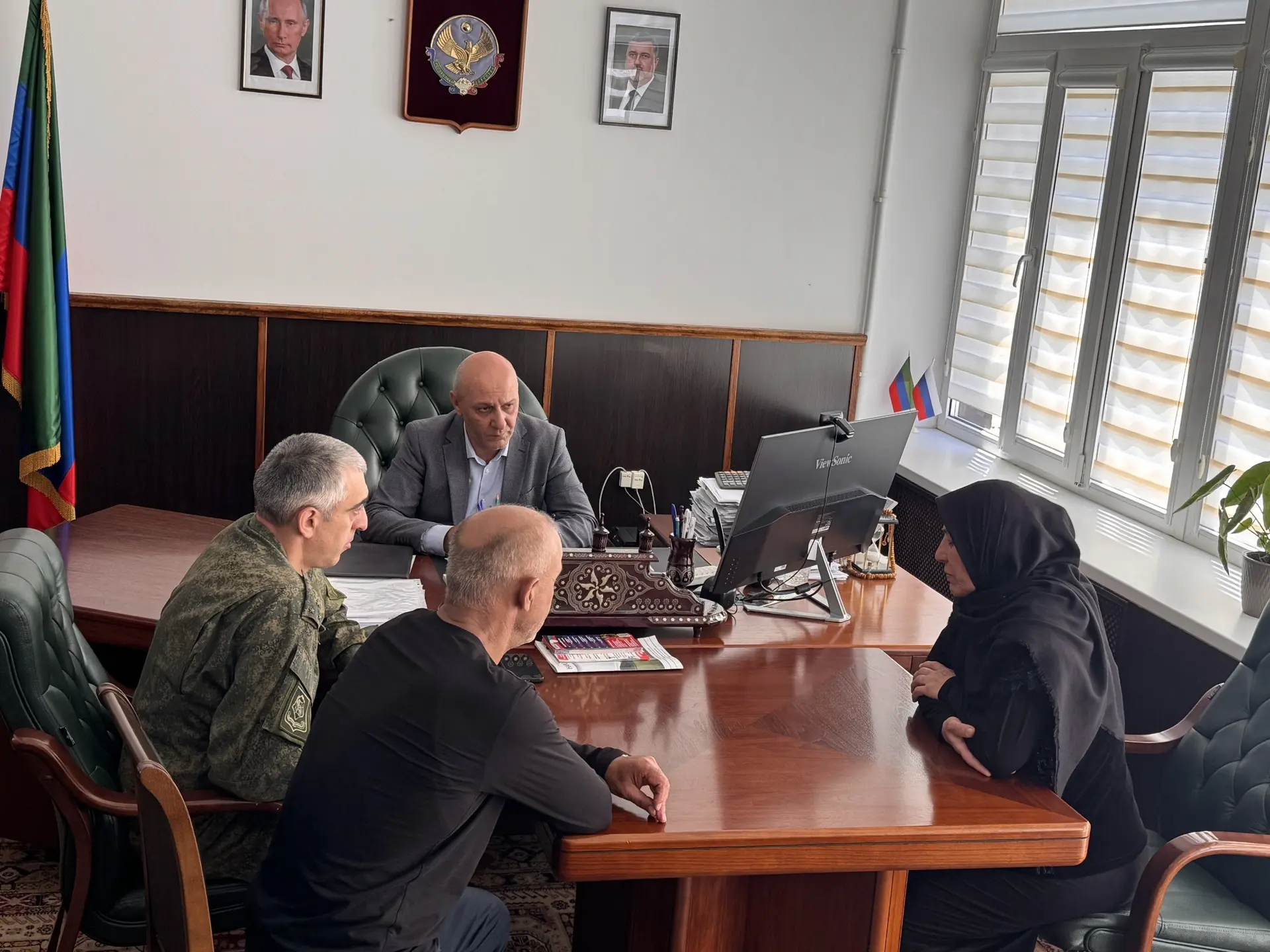 Вчера в кабинете главы Чародинского района Гусена Арабиева состоялось вручение ордена Мужества. Госу