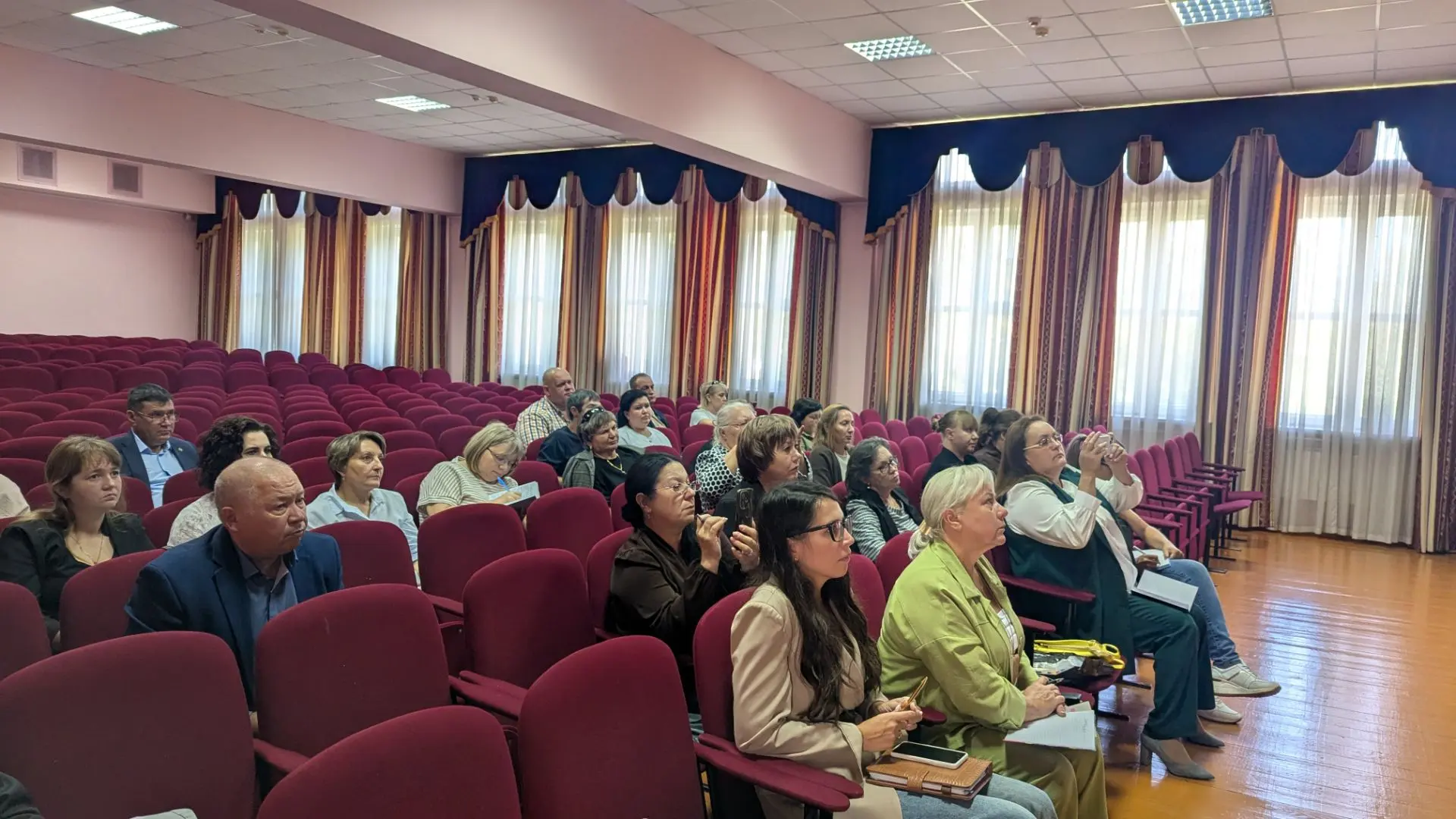 Сегодня  Институтом развития образования РТ организован и проведен семинар "Нормативно-...