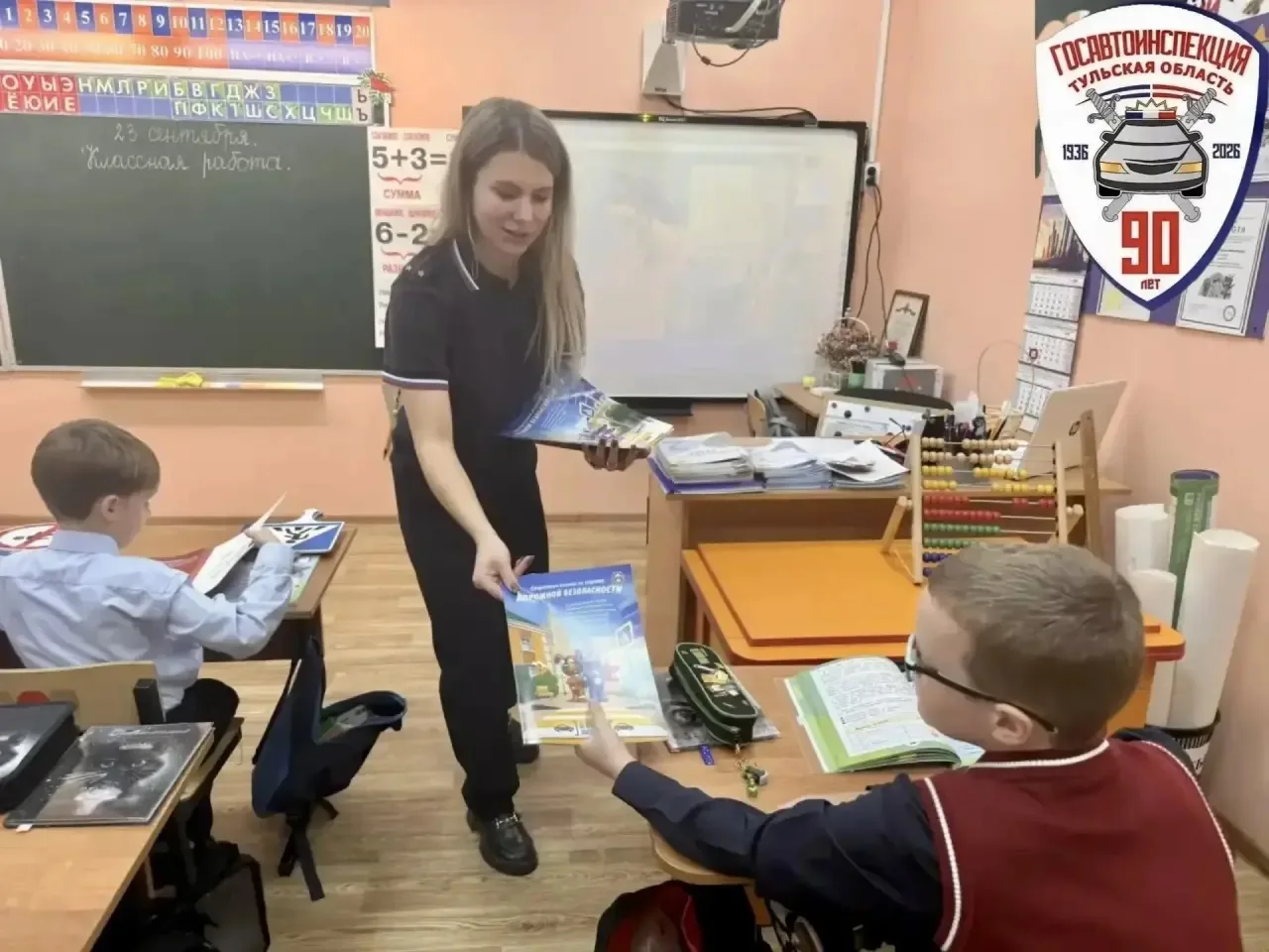 📌Сотрудники Новомосковской Госавтоинспекции провели урок безопасности для воспитаннико...