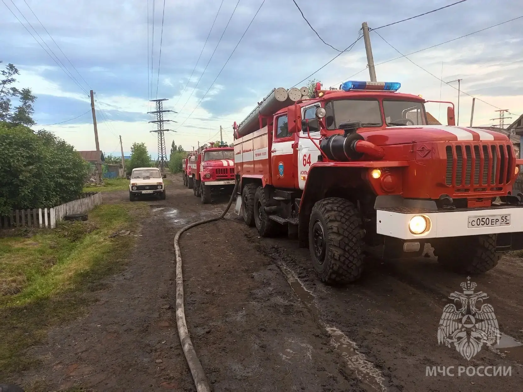 #пожарызасутки 

 🔔 13 июня в 02:41

⭕️ В Исилькуле горели дом и хозпостройка. 
Общая площадь пожар