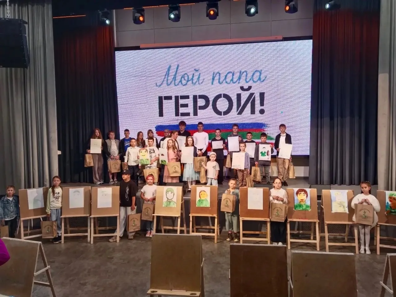 22 июня в молодежном центре "Идея" прошел детский художественный фестиваль «Мой папа герой» для семе