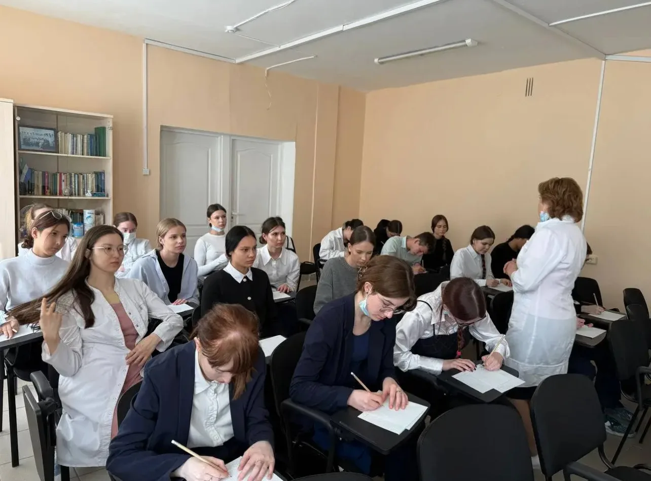 Увлекательное погружение в мир генетики!🧬🧬🧬 Сегодня учащиеся 10 в класса естественно-научного профил