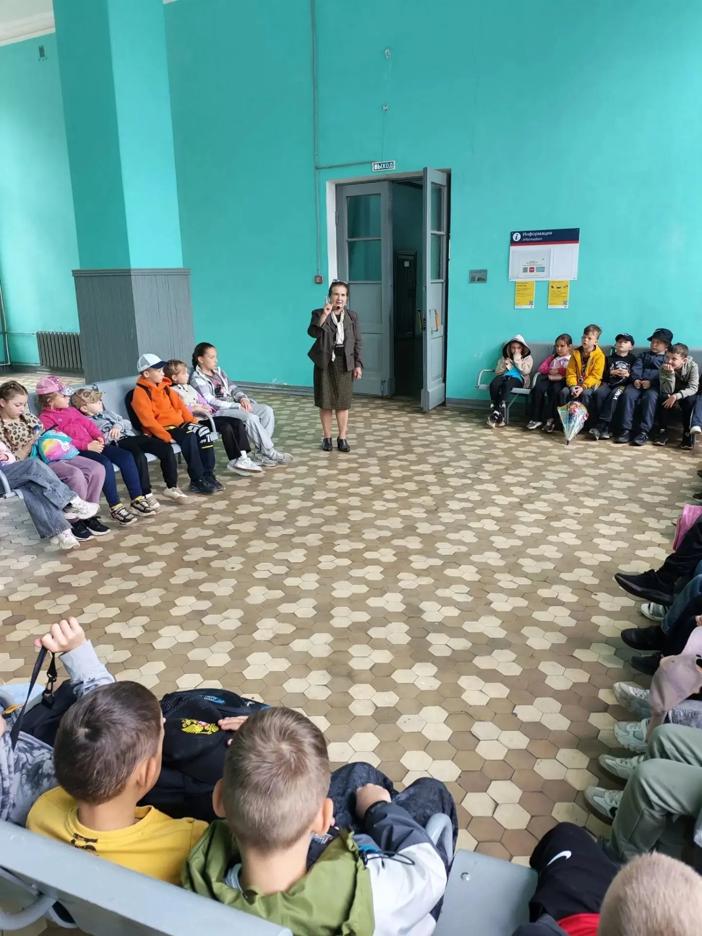 🌞️ЛЕТНИЙ ЛАГЕРЬ🌞
19 июня ребята из лагеря "Маяк" побывали на привокзальной площади вокзала Ржев Бе