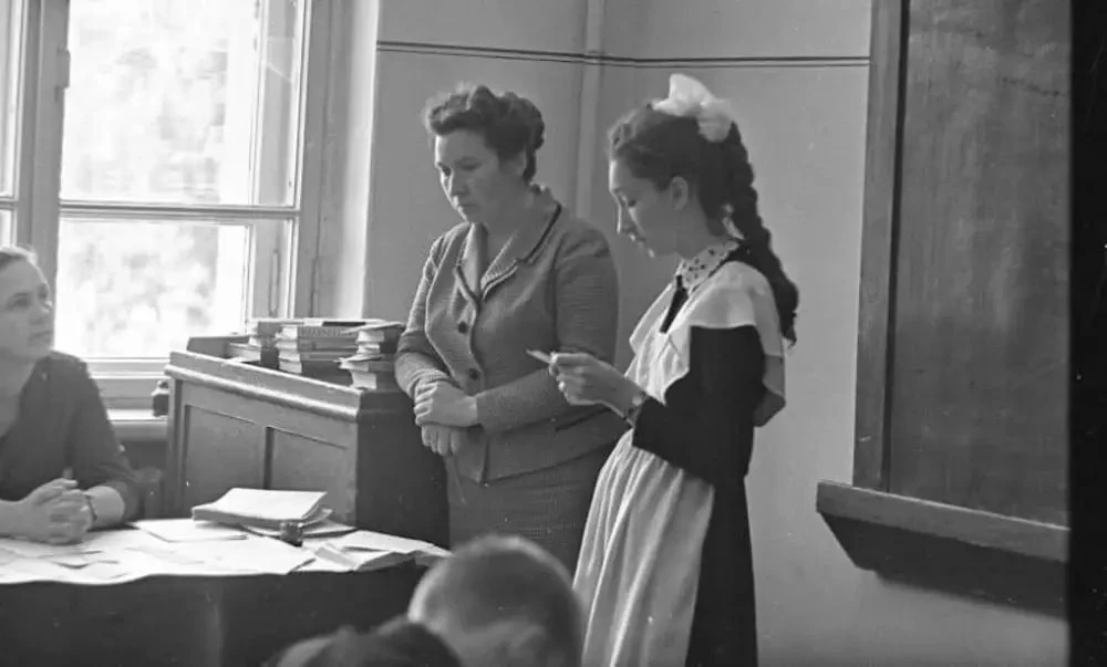 А Вы помните свои экзамены в школе? Помните, как учили билеты, как писали «шпоры»?