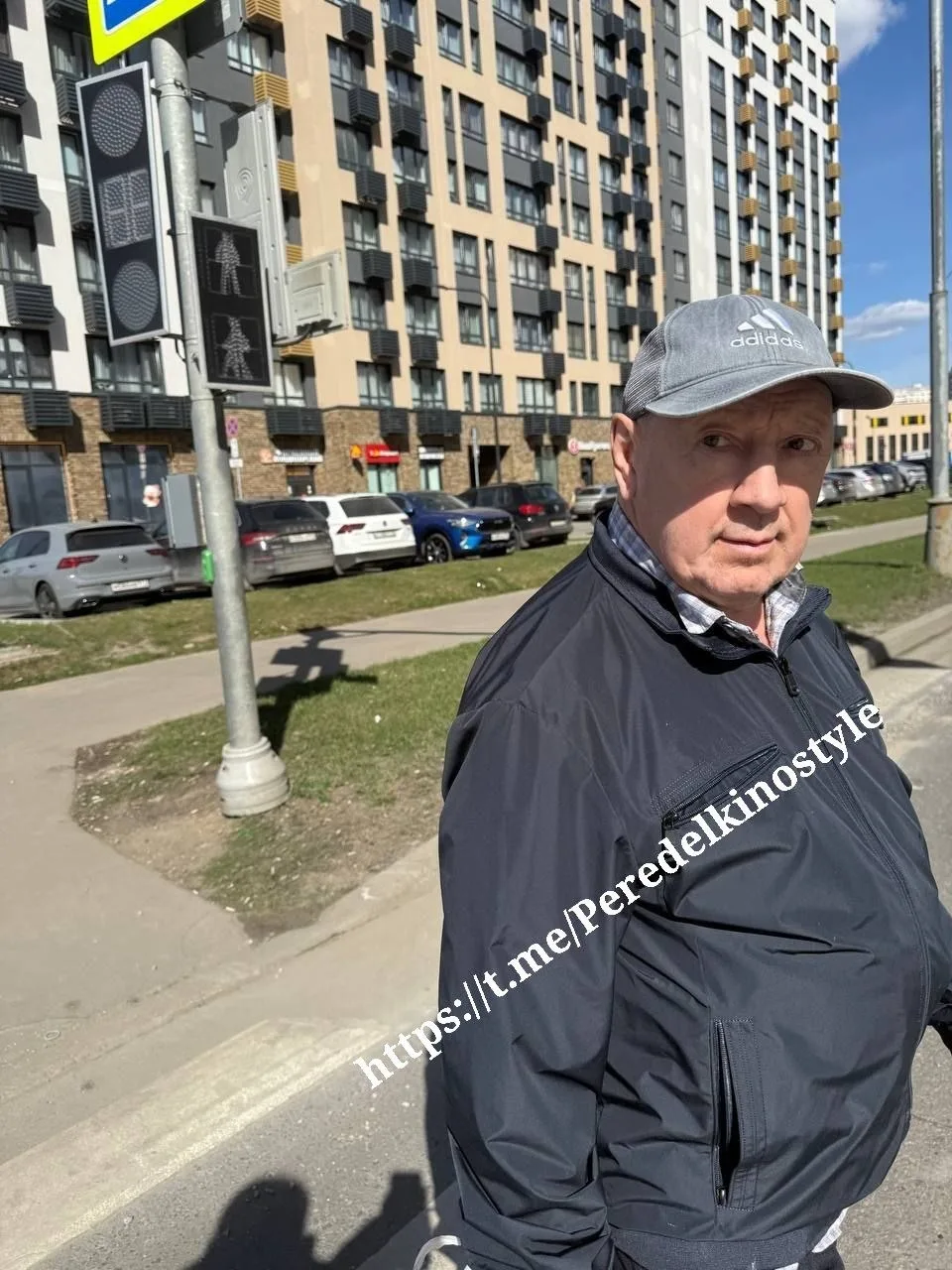 ПОЖАЛУЙСТА БУДЬТЕ ВНИМАТЕЛЬНЫ!берегите детей и близких, этот ненормальный дед-маньяк до...