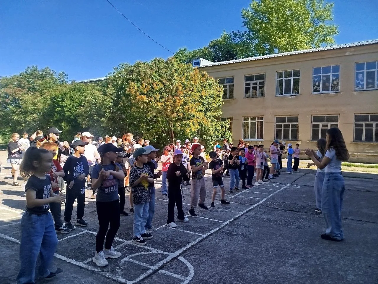 🎉 День открытия летнего пришкольного лагеря и День защиты детей🎉

☀️Наконец, лето – время отдыха и