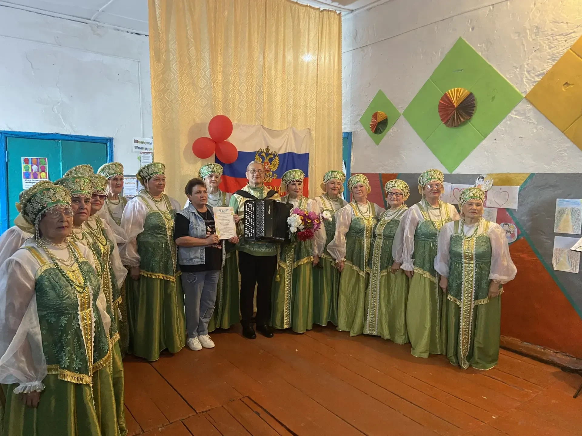 Россия, звонче пой!