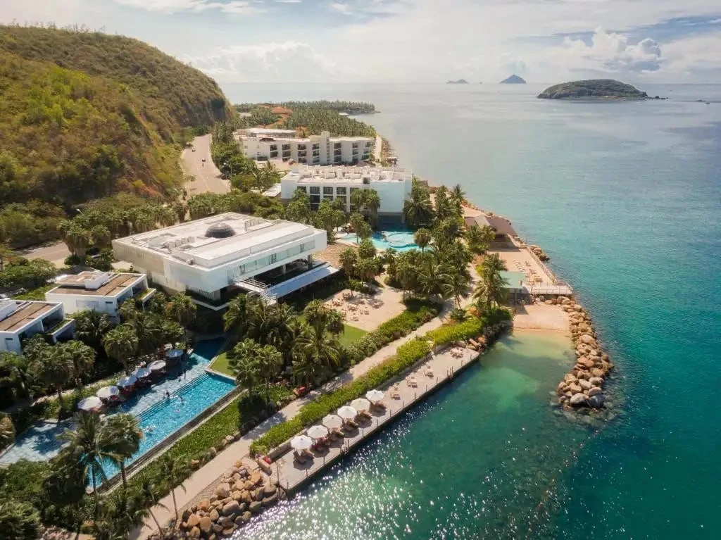 Alibu Resort 5*
📍Вьетнам, Нячанг

Потрясающий отель находится на севере Нячанга, до центра города и