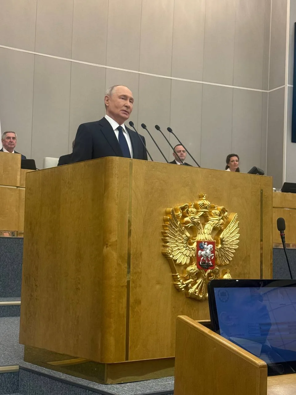 Путин: российская финансовая система и экономика чувствуют себя уверенно, главное — не ...