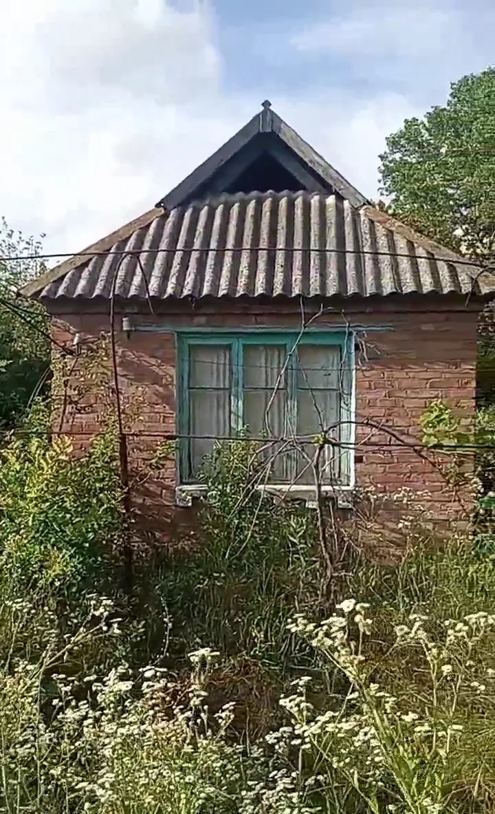 Продаются два дачных участка на берегу водохранилища с кирпичным садовым домиком размер...