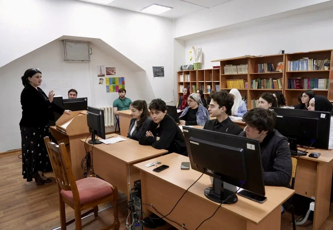 📚 В КЧГУ состоялся круглый стол, посвящённый бессмертной трагедии Уильяма Шекспира «Гамлет, принц да