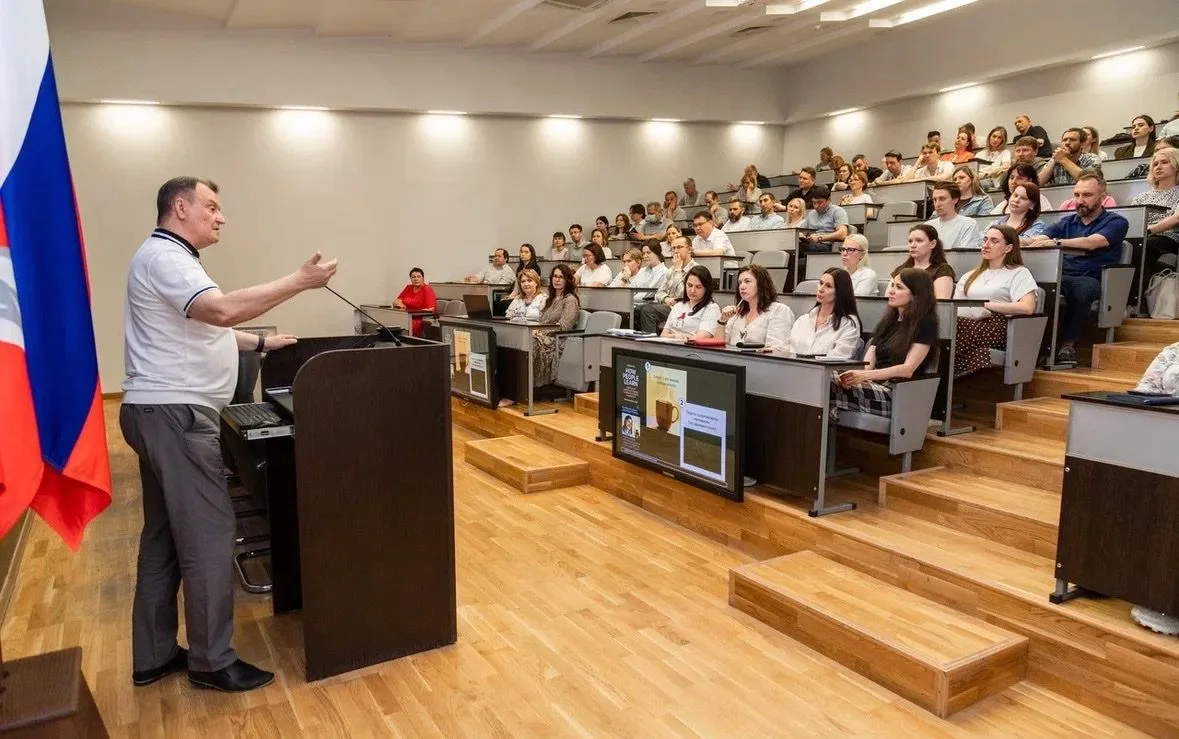 💡«Смыслы воспитания в вузе»: лекция профессора Борытко для преподавателей ВолГУ