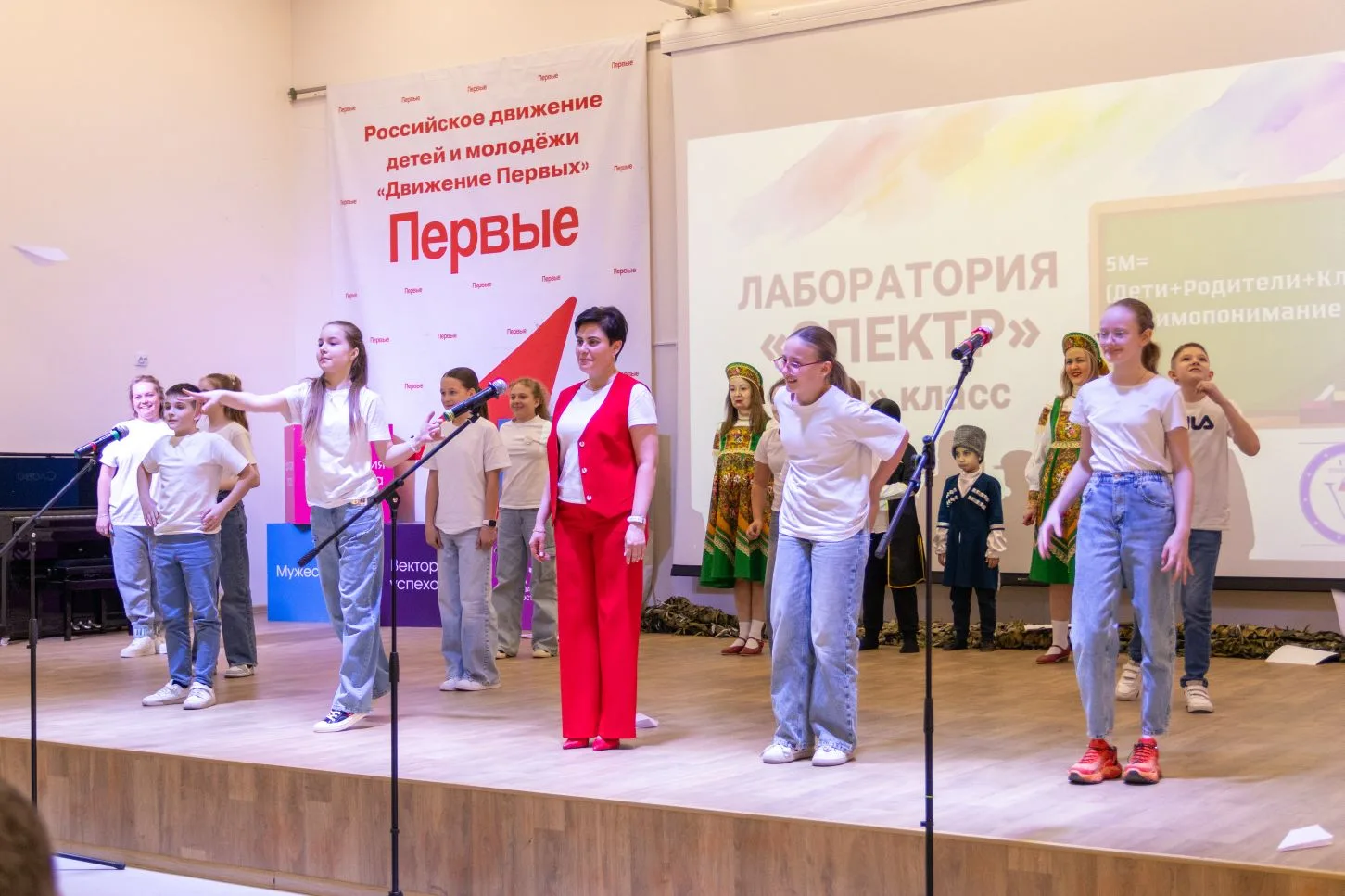 🔬 5 «М» представил свою формулу дружбы на конкурсе «Секреты дружного класса»! 26 марта в школе №22 с
