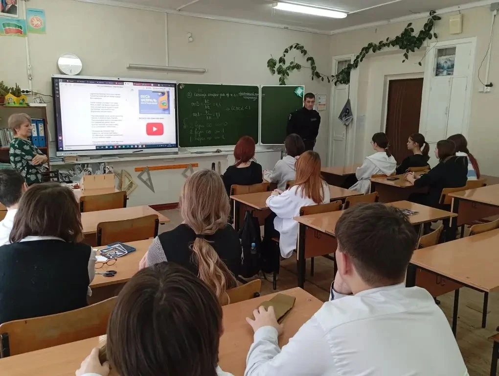 Сегодня в школе прошло профориентационное мероприятие, на котором командир отдельной ро...