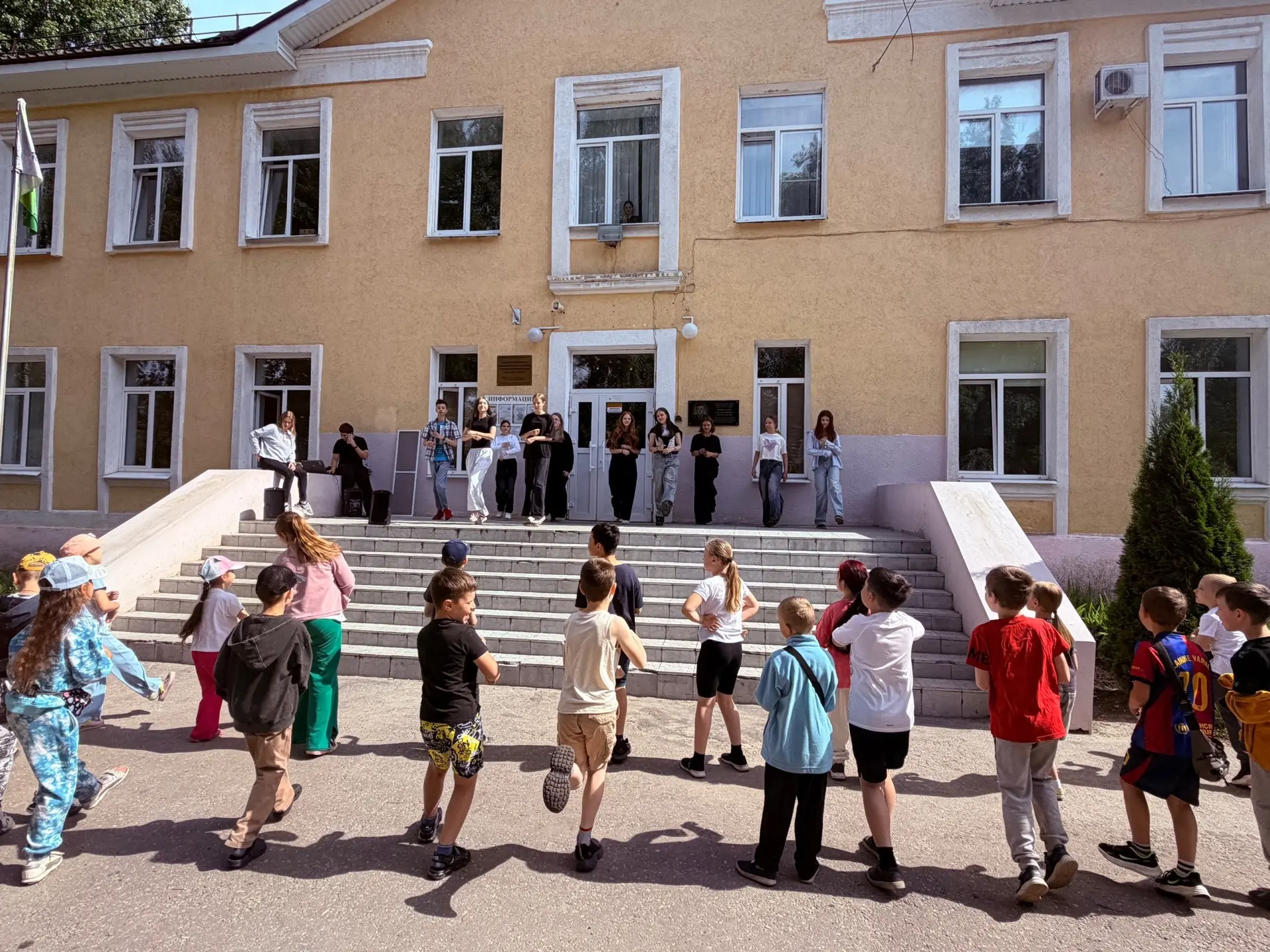 В преддверии Дня молодёжи-2026 наш пришкольный лагерь уже 25 июня устроил забег на все 4 стихии!

Мы