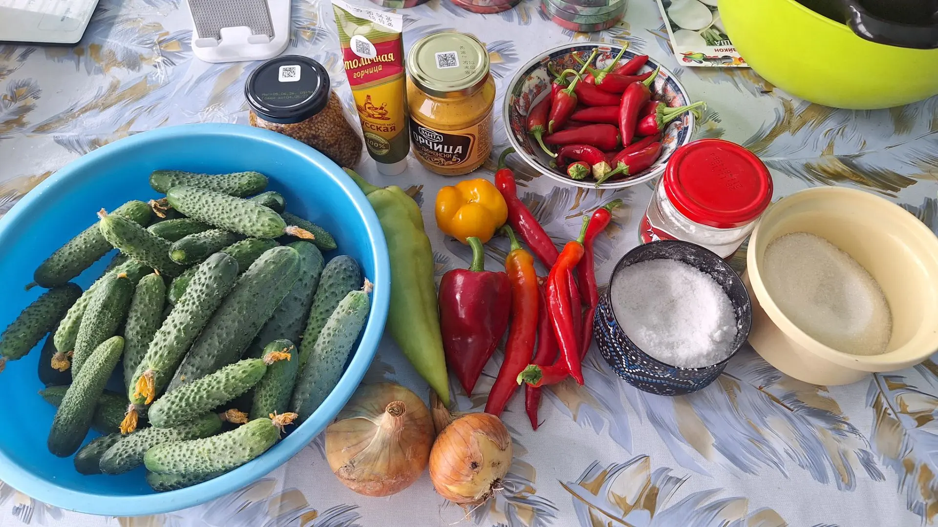 Вот из этих продуктов буду делать соус или пасту Релиш, для нас эта должна быть острая намазка на хл