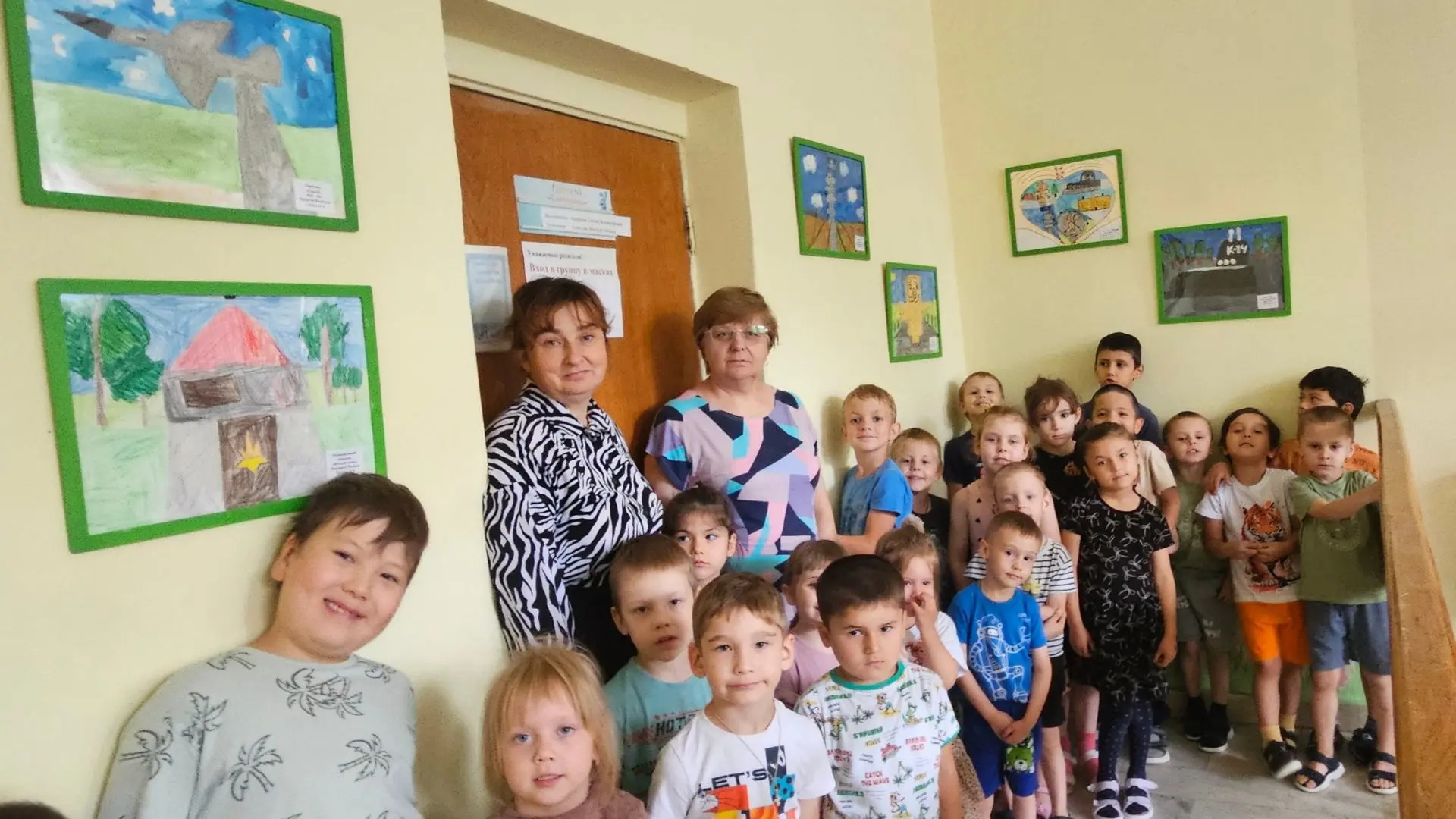 Сегодня в нашем детском саду состоялось особенное событие — мы открыли картинную галерею, посвящённу