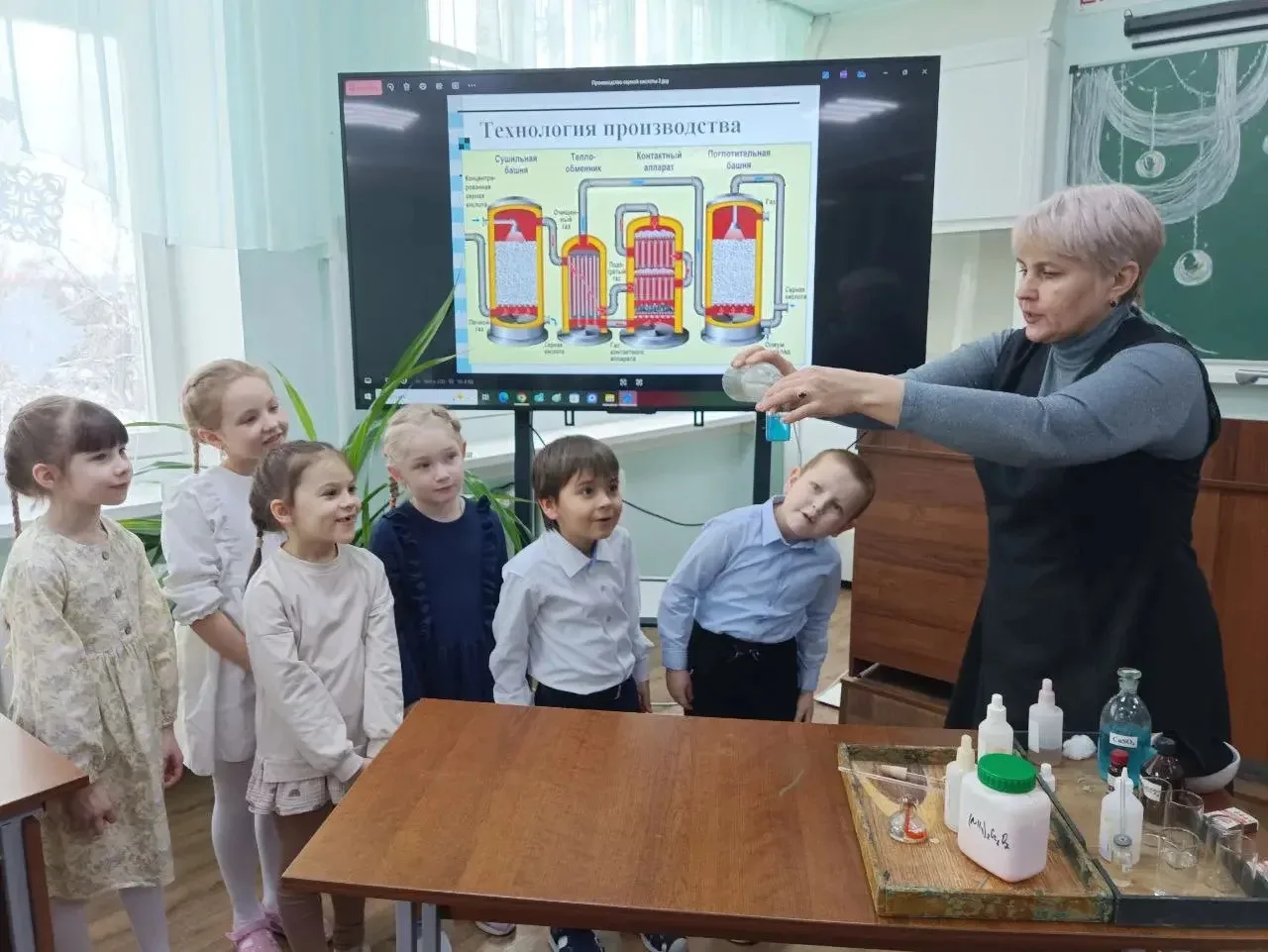 ✨ Химия для самых маленьких✨  В рамках проекта  «Хим‑прорыв» учитель химии, лаборант лицея и ученики