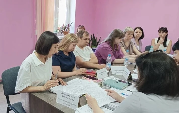 ✅В Лутугино состоялось заседание комиссии по делам несовершеннолетних и защите их прав

Состоялось о