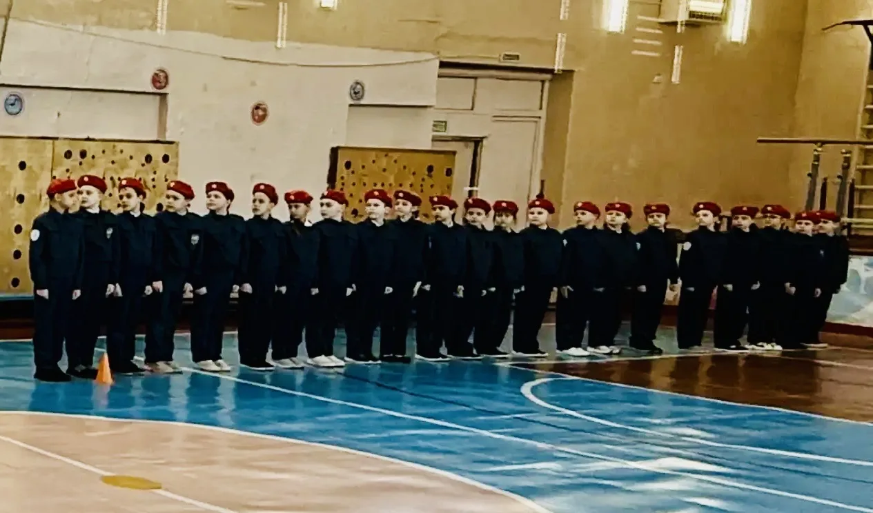 Первый «Смотр строя и песни» среди кадетских классов в начальной школе 👏🏻  Это первая линейка, ради 