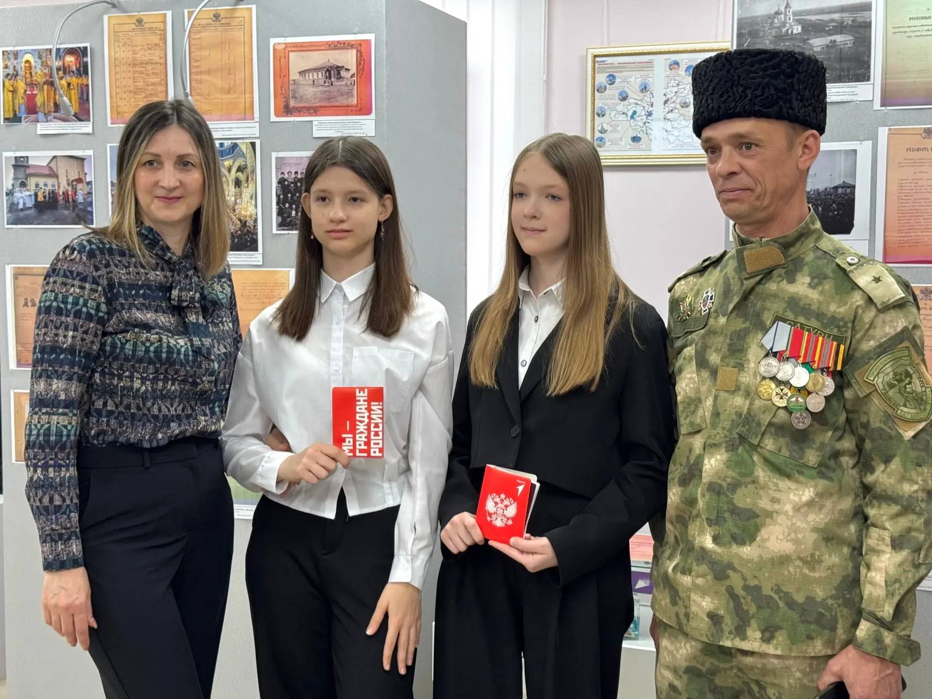 В преддверии Дня космонавтики прошла акция «Мы — граждане России»!   14-летние ребята получили свой 