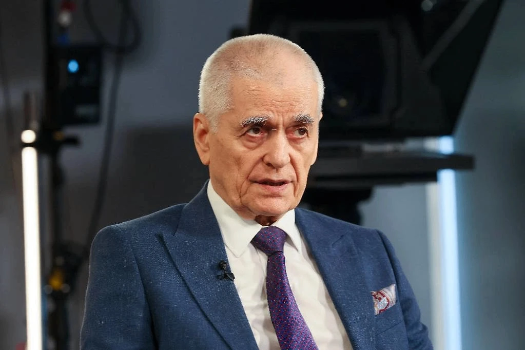 Онищенко призвал россиян не ездить за границу